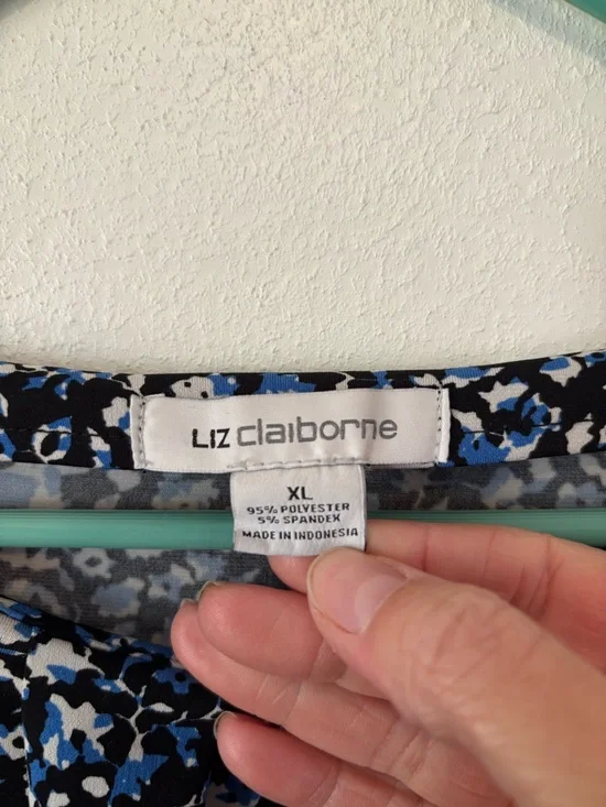 3/$20 Liz Claiborne Black and Blue Short-Sleeve Blouse - Picture 3 of 3